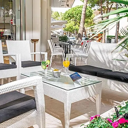 Astro Otel 4*